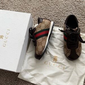 Gucci Toddler Size 23 Canvas Print with Signature Stripe Ace Sneakers